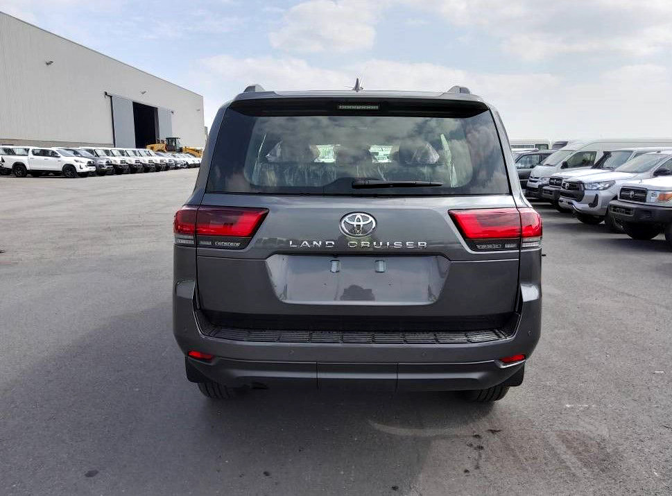 Toyota Land Cruiser 300 V6 VXR ZX 7 SEATERS / PLACES 3.5L Petrol Automatic AEOB - Personenwagen: afbeelding 4 Toyota Land Cruiser 300 V6 VXR ZX 7 SEATERS / PLACES 3.5L Petrol Automatic AEOB - Personenwagen: afbeelding 4