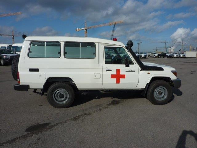 Toyota Land Cruiser 78 Metal top hzj 78 ambulance 4.2L Diesel Manual - Personenwagen: afbeelding 5 Toyota Land Cruiser 78 Metal top hzj 78 ambulance 4.2L Diesel Manual - Personenwagen: afbeelding 5