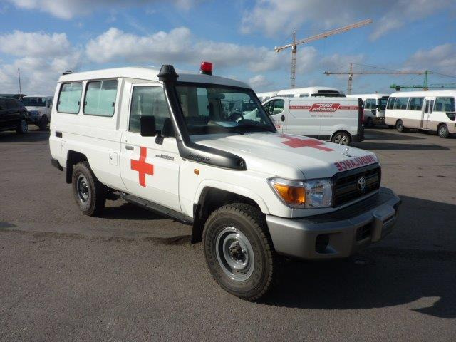 Toyota Land Cruiser 78 Metal top hzj 78 ambulance 4.2L Diesel Manual - Personenwagen: afbeelding 2 Toyota Land Cruiser 78 Metal top hzj 78 ambulance 4.2L Diesel Manual - Personenwagen: afbeelding 2