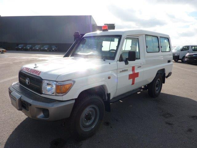 Toyota Land Cruiser 78 Metal top hzj 78 ambulance 4.2L Diesel Manual - Personenwagen: afbeelding 1 Toyota Land Cruiser 78 Metal top hzj 78 ambulance 4.2L Diesel Manual - Personenwagen: afbeelding 1