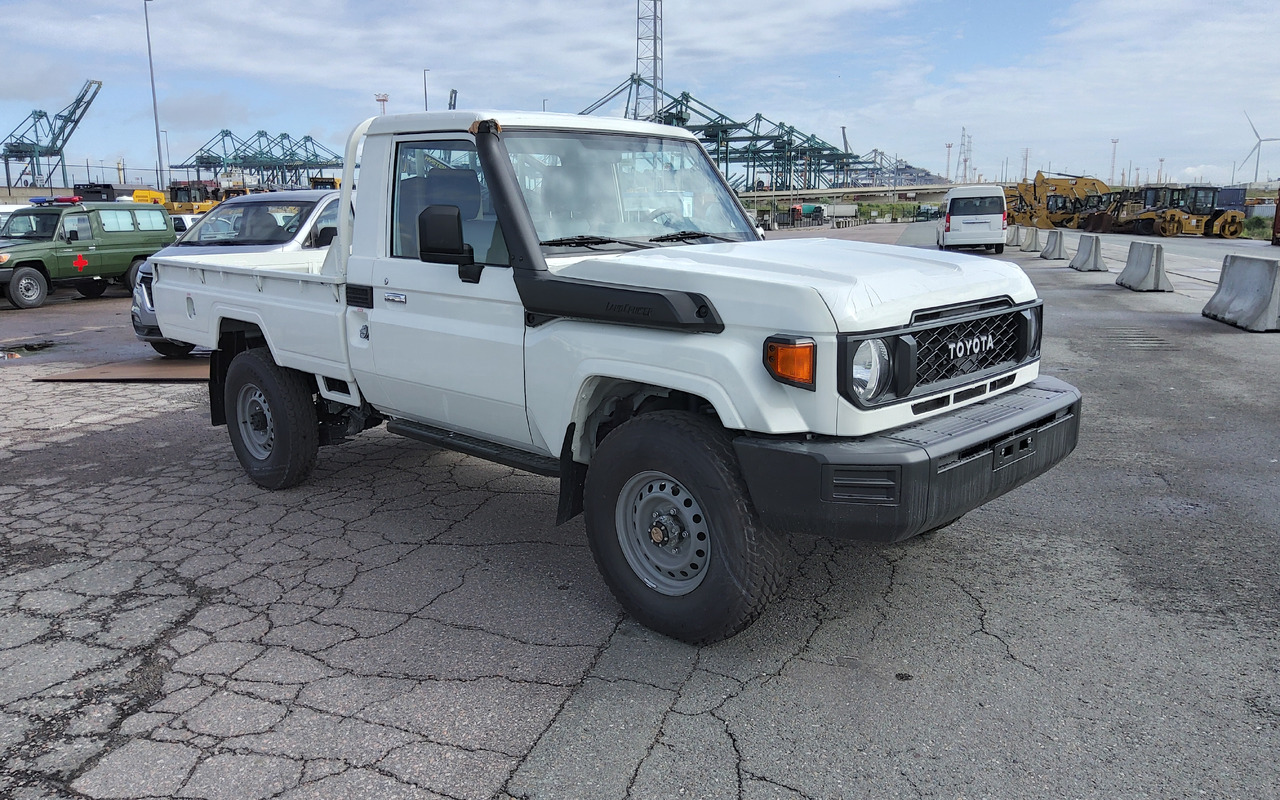 Toyota Land cruiser 79 hzj 79 single cab 4.2L Diesel Manual FACELIFT DIFF LOCK+FREEWHEEL HUB - Pick-up: afbeelding 3 Toyota Land cruiser 79 hzj 79 single cab 4.2L Diesel Manual FACELIFT DIFF LOCK+FREEWHEEL HUB - Pick-up: afbeelding 3