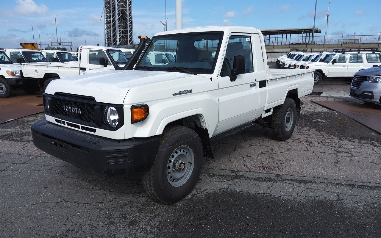 Toyota Land cruiser 79 hzj 79 single cab 4.2L Diesel Manual FACELIFT DIFF LOCK+FREEWHEEL HUB - Pick-up: afbeelding 1 Toyota Land cruiser 79 hzj 79 single cab 4.2L Diesel Manual FACELIFT DIFF LOCK+FREEWHEEL HUB - Pick-up: afbeelding 1