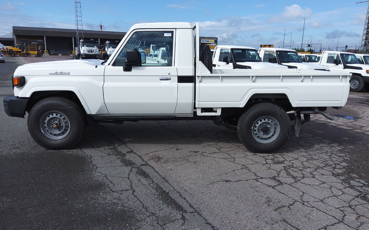 Toyota Land cruiser 79 hzj 79 single cab 4.2L Diesel Manual FACELIFT DIFF LOCK+FREEWHEEL HUB - Pick-up: afbeelding 5 Toyota Land cruiser 79 hzj 79 single cab 4.2L Diesel Manual FACELIFT DIFF LOCK+FREEWHEEL HUB - Pick-up: afbeelding 5