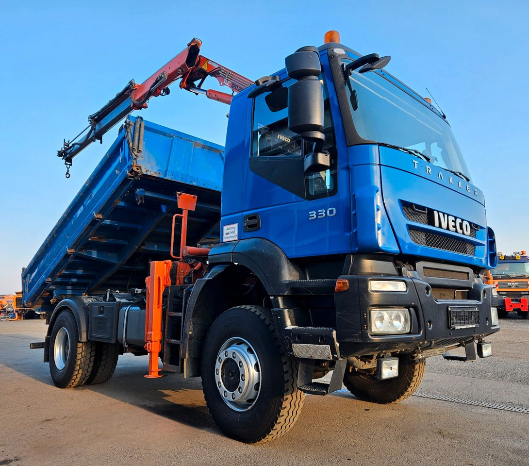 Iveco Trakker 190T33 4x4 Euro5 Kran Atlas 120.2E Funk - Kipper vrachtwagen, Kraanwagen: afbeelding 1 Iveco Trakker 190T33 4x4 Euro5 Kran Atlas 120.2E Funk - Kipper vrachtwagen, Kraanwagen: afbeelding 1