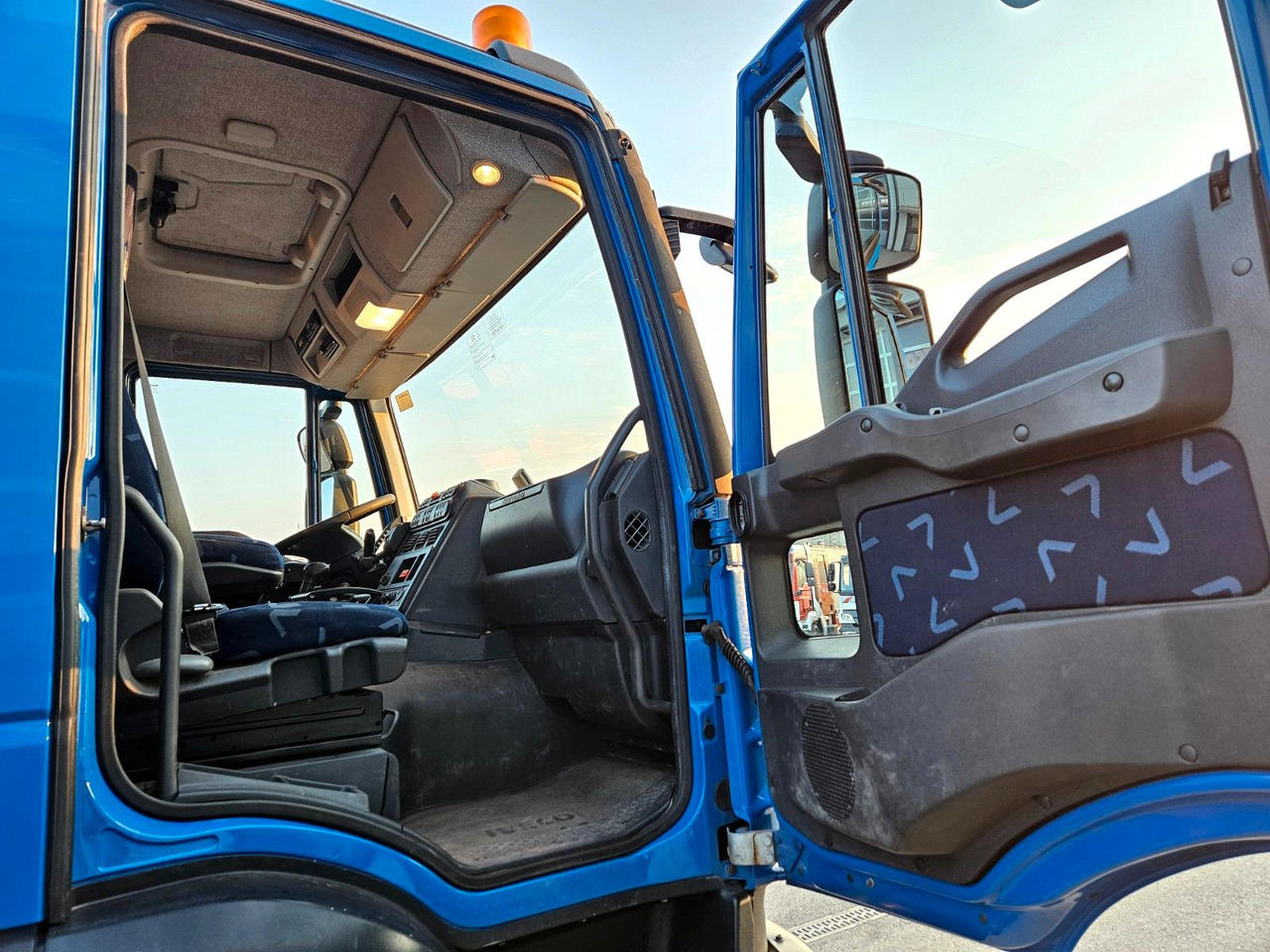 Kipper vrachtwagen, Kraanwagen Iveco Trakker 190T33 4x4 Euro5 Kran Atlas 120.2E Funk: afbeelding 21