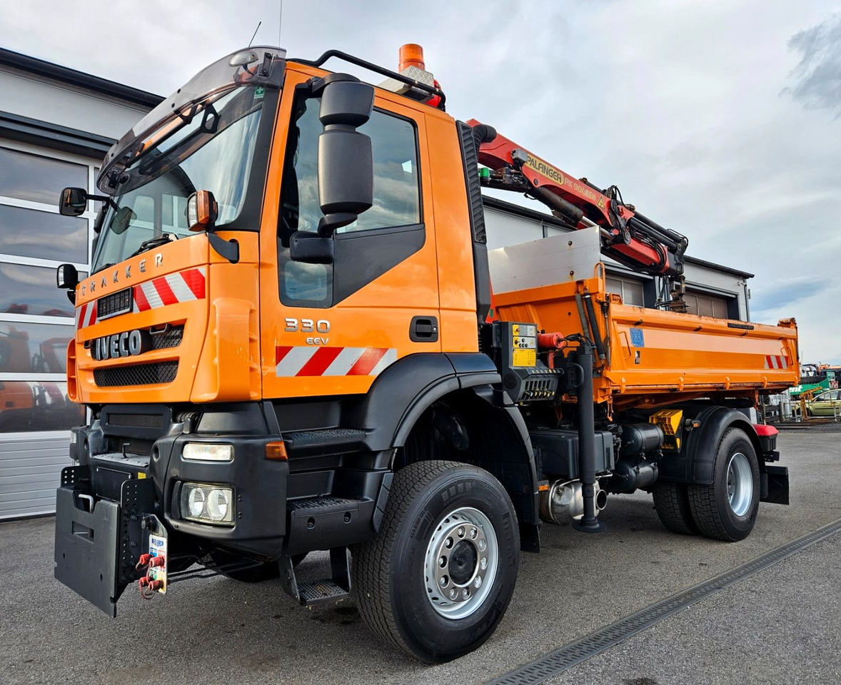 Iveco Trakker 190T33 4x4 Euro5 Kran Palfinger Funk - Kipper vrachtwagen, Kraanwagen: afbeelding 4 Iveco Trakker 190T33 4x4 Euro5 Kran Palfinger Funk - Kipper vrachtwagen, Kraanwagen: afbeelding 4