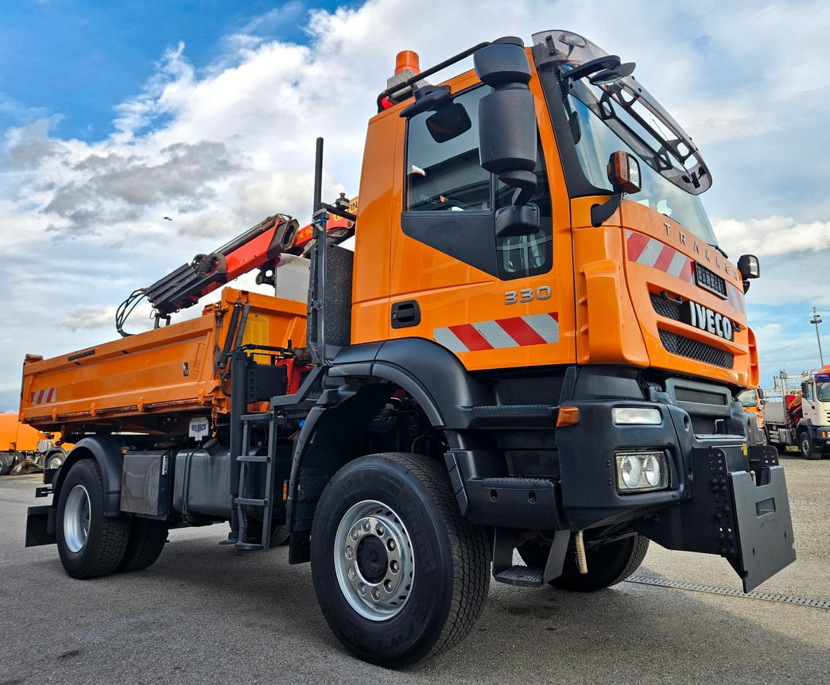 Iveco Trakker 190T33 4x4 Euro5 Kran Palfinger Funk - Kipper vrachtwagen, Kraanwagen: afbeelding 1 Iveco Trakker 190T33 4x4 Euro5 Kran Palfinger Funk - Kipper vrachtwagen, Kraanwagen: afbeelding 1