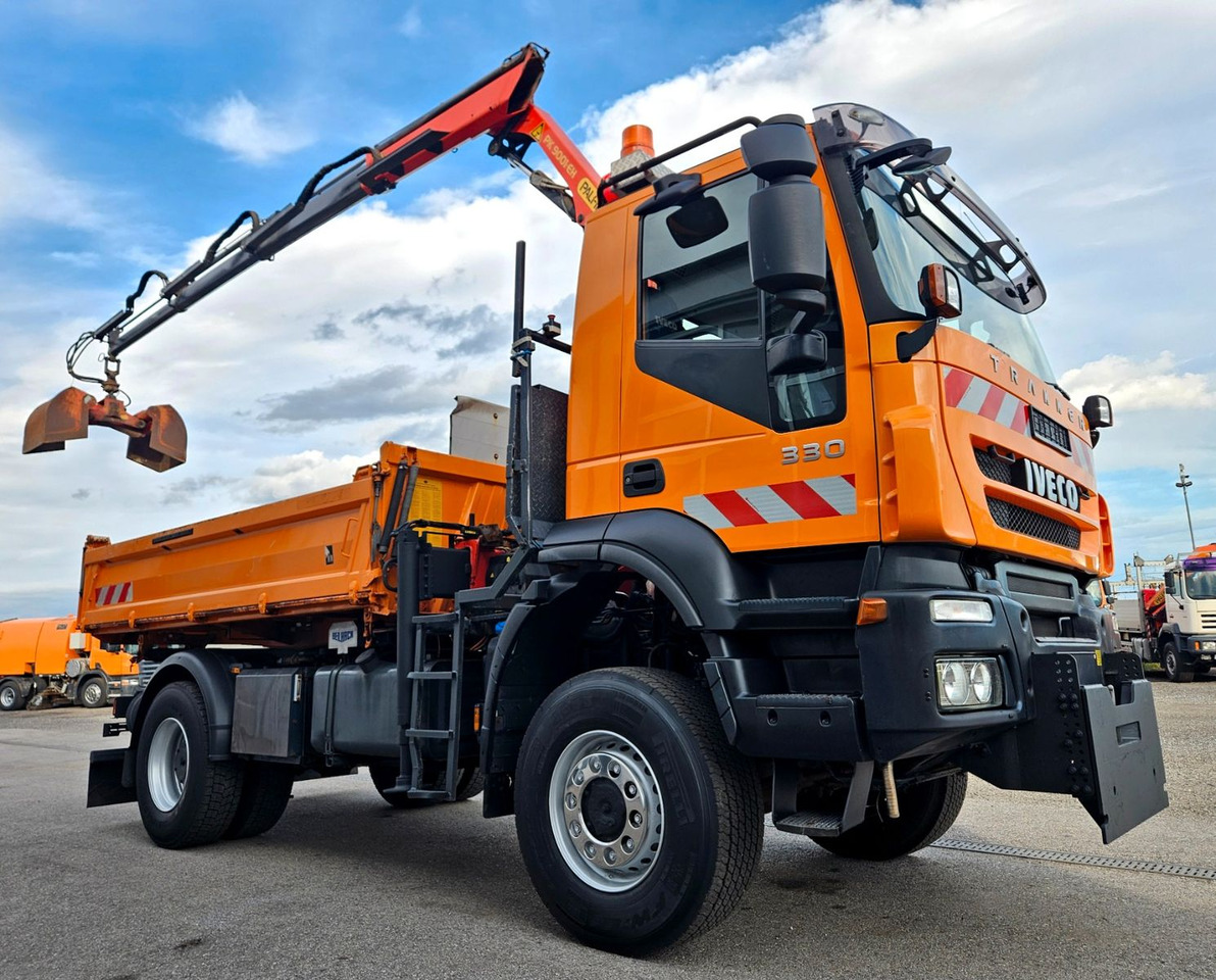 Iveco Trakker 190T33 4x4 Euro5 Kran Palfinger Funk - Kipper vrachtwagen, Kraanwagen: afbeelding 3 Iveco Trakker 190T33 4x4 Euro5 Kran Palfinger Funk - Kipper vrachtwagen, Kraanwagen: afbeelding 3