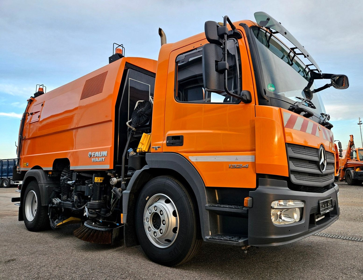 Mercedes-Benz Atego 1324 Euro6 FAUN Viajet 6 Aufbaumotor - Veegwagen: afbeelding 1 Mercedes-Benz Atego 1324 Euro6 FAUN Viajet 6 Aufbaumotor - Veegwagen: afbeelding 1