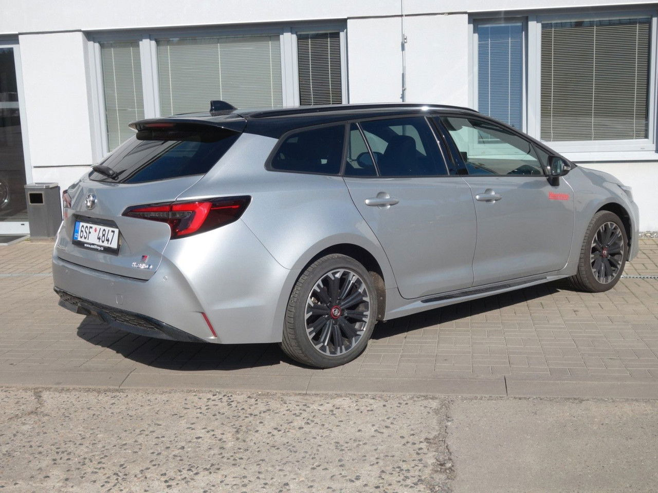 Toyota Corolla Touring 2,0 Hybrid GR Sport - Stationwagen: afbeelding 5 Toyota Corolla Touring 2,0 Hybrid GR Sport - Stationwagen: afbeelding 5