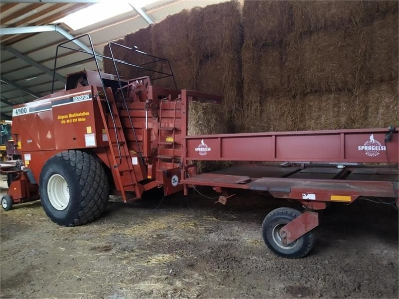 Hesston 4900 - Vierkante balenpers: afbeelding 1 Hesston 4900 - Vierkante balenpers: afbeelding 1