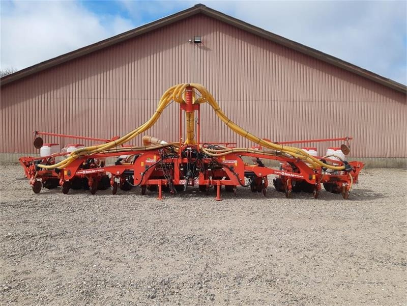 Maschio Gaspardo Manta XL 12 rk med PA1 fronttank - Zaaimachine: afbeelding 3 Maschio Gaspardo Manta XL 12 rk med PA1 fronttank - Zaaimachine: afbeelding 3