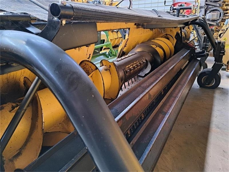 New Holland 283 Header - Hooi-/ Voedermachine: afbeelding 2 New Holland 283 Header - Hooi-/ Voedermachine: afbeelding 2
