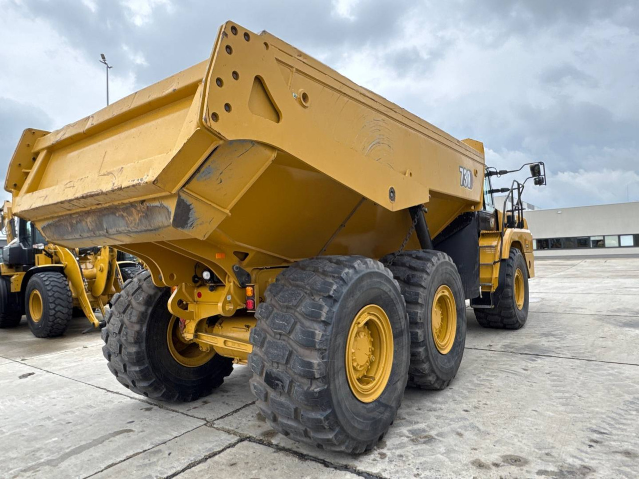 CAT 730 - Kiepwagen met knikbesturing: afbeelding 4 CAT 730 - Kiepwagen met knikbesturing: afbeelding 4