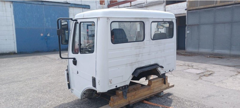 Mercedes-Benz SK KABINE KORT - Cabine en interieur voor Vrachtwagen: afbeelding 4 Mercedes-Benz SK KABINE KORT - Cabine en interieur voor Vrachtwagen: afbeelding 4