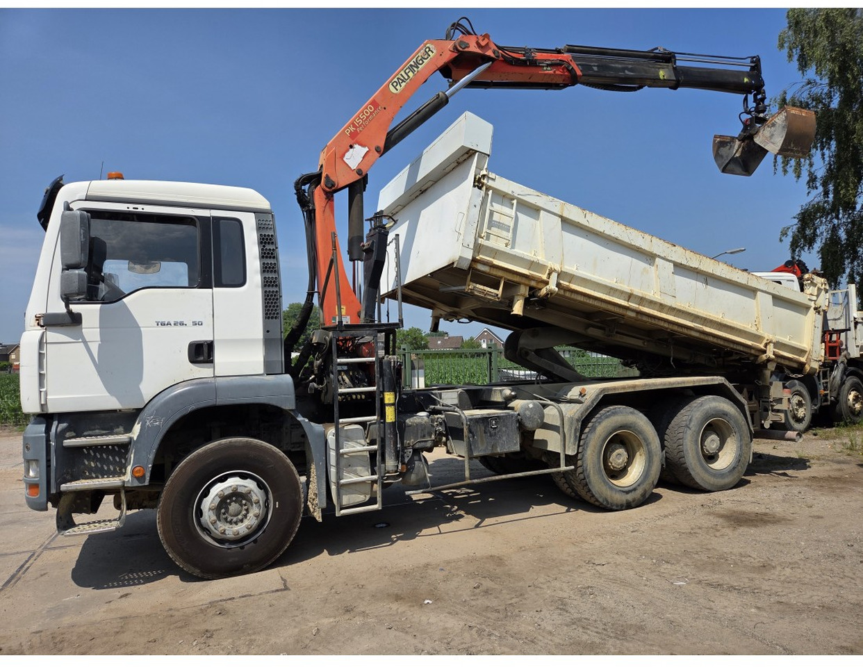 MAN TGA 26.350 6X4 BORDMATIC TIPPER CRANE PALFINGER PK15500 - Kipper vrachtwagen, Kraanwagen: afbeelding 3 MAN TGA 26.350 6X4 BORDMATIC TIPPER CRANE PALFINGER PK15500 - Kipper vrachtwagen, Kraanwagen: afbeelding 3