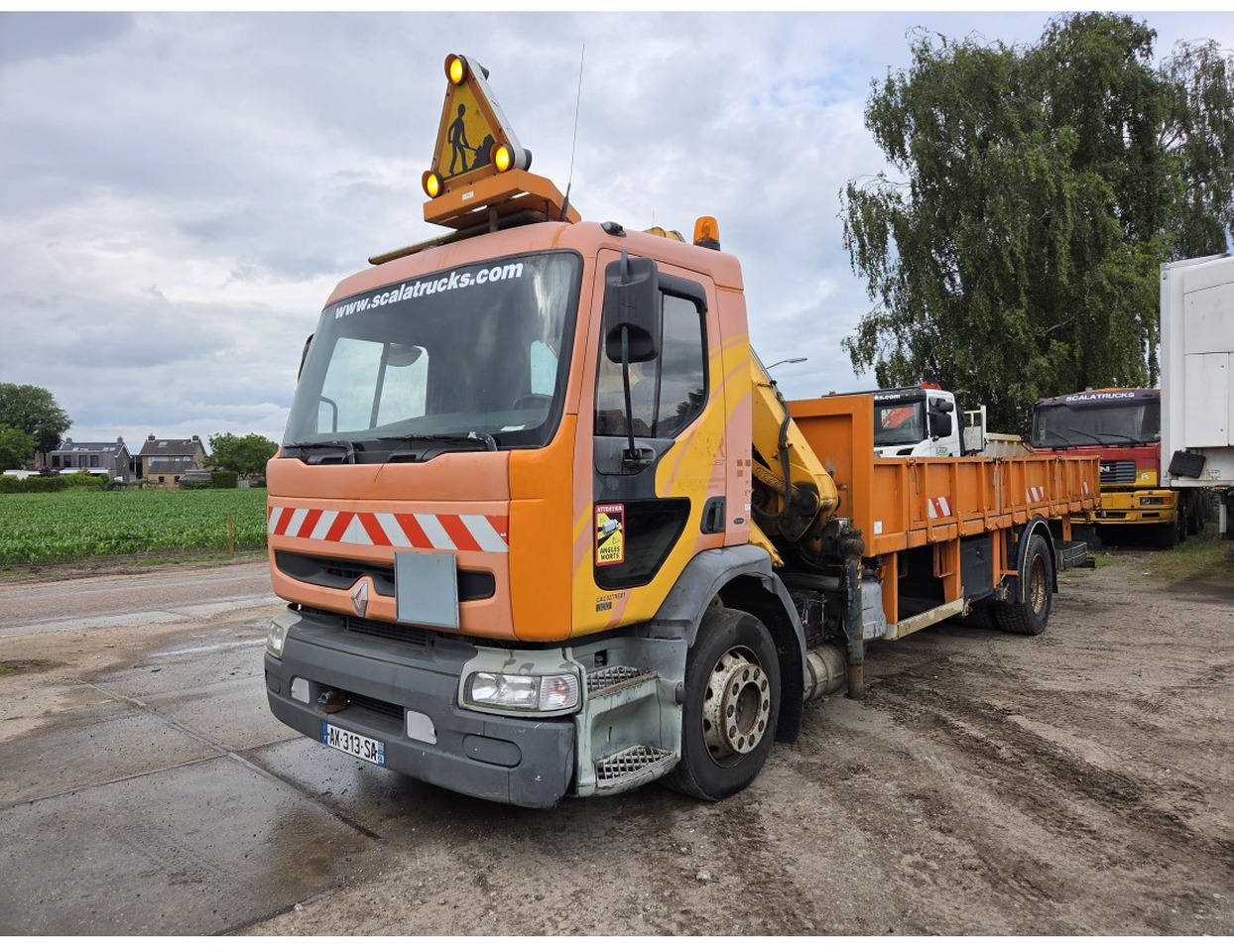 Vrachtwagen met open laadbak, Kraanwagen Renault Premium 300 MECHANICAL PUMP OPEN BOX COMPRESSOR CRANE EFFER 140/2S: afbeelding 6 Vrachtwagen met open laadbak, Kraanwagen Renault Premium 300 MECHANICAL PUMP OPEN BOX COMPRESSOR CRANE EFFER 140/2S: afbeelding 6
