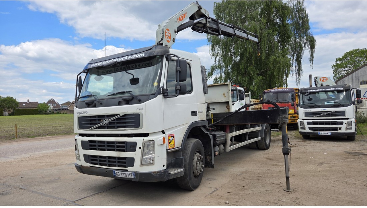 VOLVO FM 330 FLATBED 4X2 PM 17 LC 17 TON - Vrachtwagen met open laadbak, Kraanwagen: afbeelding 1 VOLVO FM 330 FLATBED 4X2 PM 17 LC 17 TON - Vrachtwagen met open laadbak, Kraanwagen: afbeelding 1