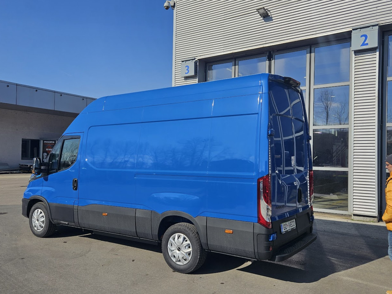 IVECO Daily ELEKTRIČNI 35 C 18H - Personenvervoer, Elektrische bedrijfswagen: afbeelding 2 IVECO Daily ELEKTRIČNI 35 C 18H - Personenvervoer, Elektrische bedrijfswagen: afbeelding 2