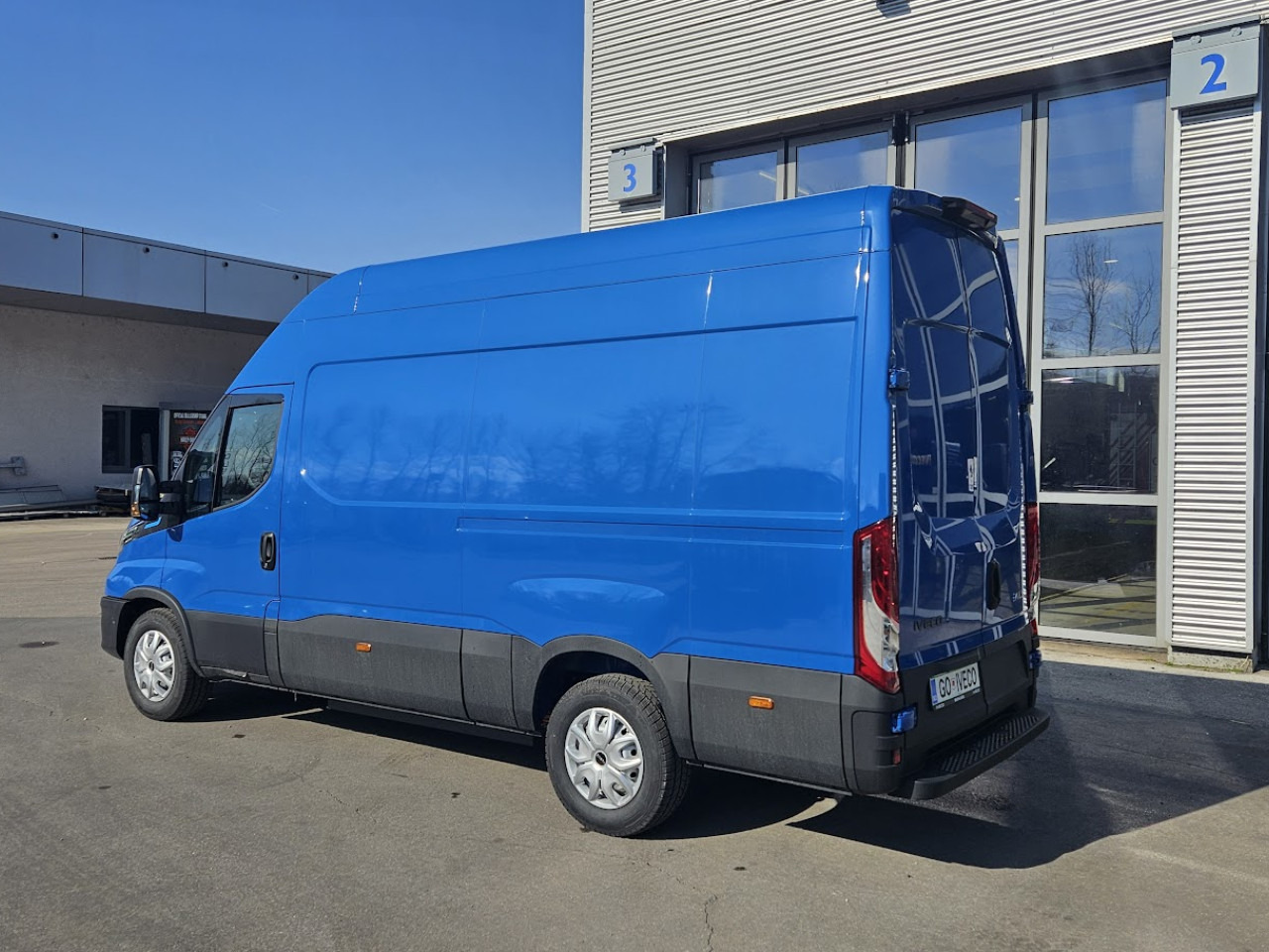 IVECO Daily ELEKTRIČNI 35 C 18H - Personenvervoer, Elektrische bedrijfswagen: afbeelding 3 IVECO Daily ELEKTRIČNI 35 C 18H - Personenvervoer, Elektrische bedrijfswagen: afbeelding 3