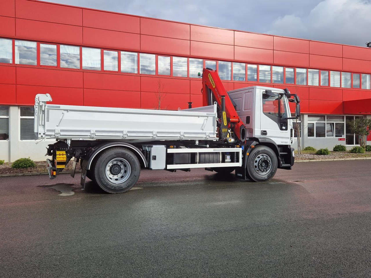 IVECO Eurocargo ML180E32 - Kipper vrachtwagen: afbeelding 4 IVECO Eurocargo ML180E32 - Kipper vrachtwagen: afbeelding 4