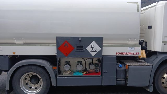 Scania P450 LB 4x2, ADR, Schwarzmueller Anhaenger Fuel - Tankwagen: afbeelding 4 Scania P450 LB 4x2, ADR, Schwarzmueller Anhaenger Fuel - Tankwagen: afbeelding 4