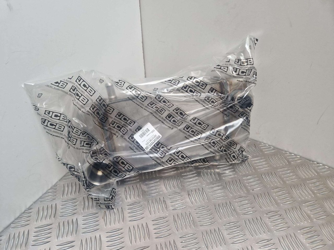 EGR Cooler JCB 320/06165 NEW T4 EGR cooler - Motor en onderdelen voor Bouwmachine: afbeelding 3 EGR Cooler JCB 320/06165 NEW T4 EGR cooler - Motor en onderdelen voor Bouwmachine: afbeelding 3