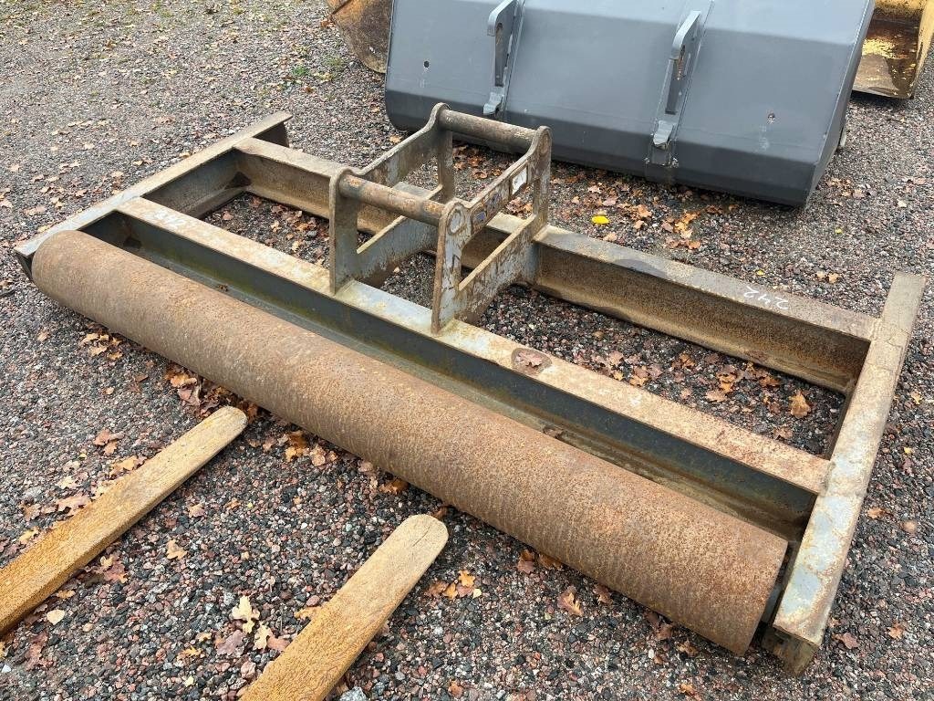 Avjämningsbalk / Planeringsbalk SB S60 - Aanbouwdeel voor Bouwmachine: afbeelding 2 Avjämningsbalk / Planeringsbalk SB S60 - Aanbouwdeel voor Bouwmachine: afbeelding 2