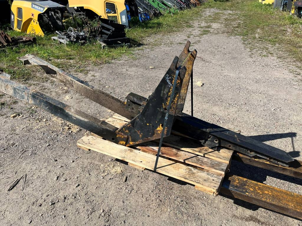 Lastarfäste Trima till Belarus 820 - Aanbouwdeel voor Lader: afbeelding 1 Lastarfäste Trima till Belarus 820 - Aanbouwdeel voor Lader: afbeelding 1