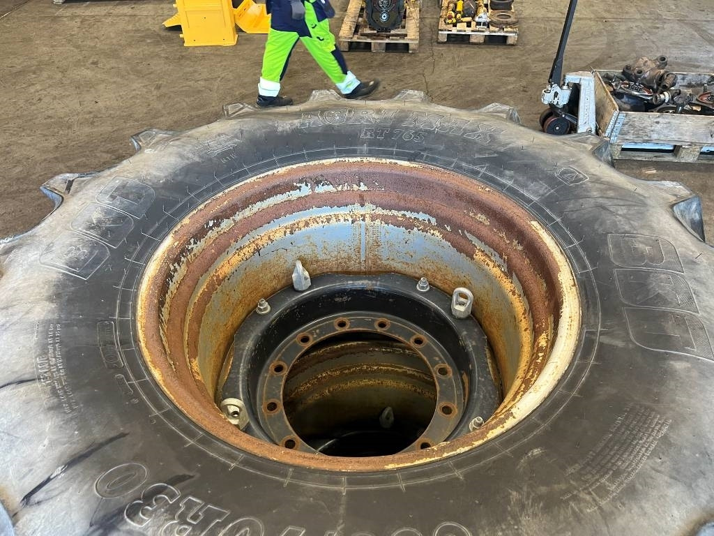 BKT 600/70R30 till Case Magnum 310 - Band voor Landbouwmachine: afbeelding 3 BKT 600/70R30 till Case Magnum 310 - Band voor Landbouwmachine: afbeelding 3