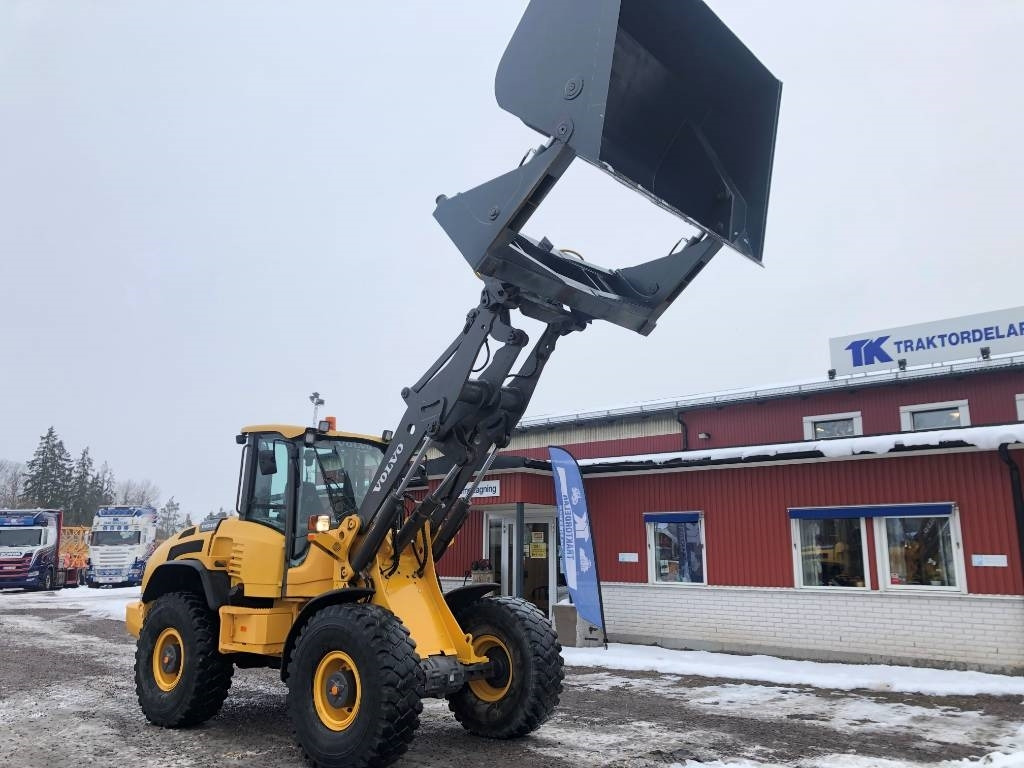 Högtippande skopa Högtippskopa 3 kubik - Bak voor Bouwmachine: afbeelding 1 Högtippande skopa Högtippskopa 3 kubik - Bak voor Bouwmachine: afbeelding 1