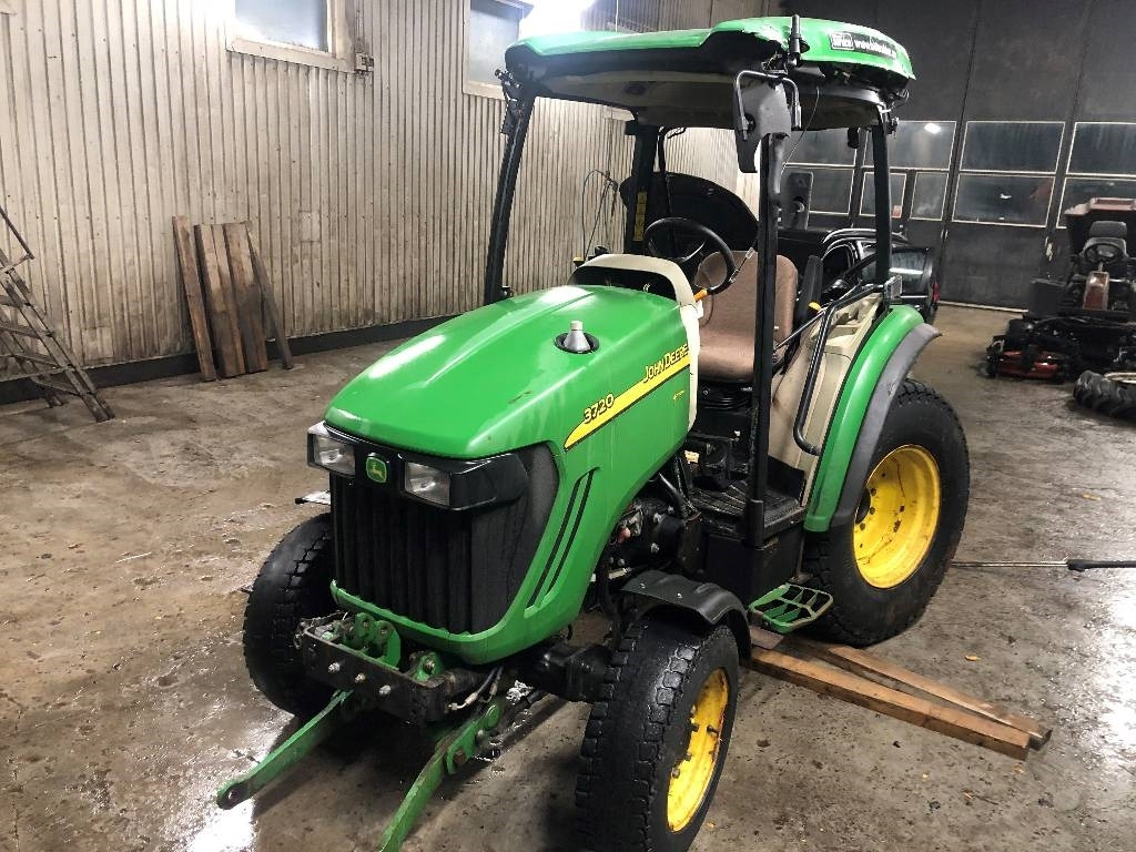 John Deere 3720 Dismantled: only spare parts  - Gemeentelijke tractor: afbeelding 3 John Deere 3720 Dismantled: only spare parts  - Gemeentelijke tractor: afbeelding 3