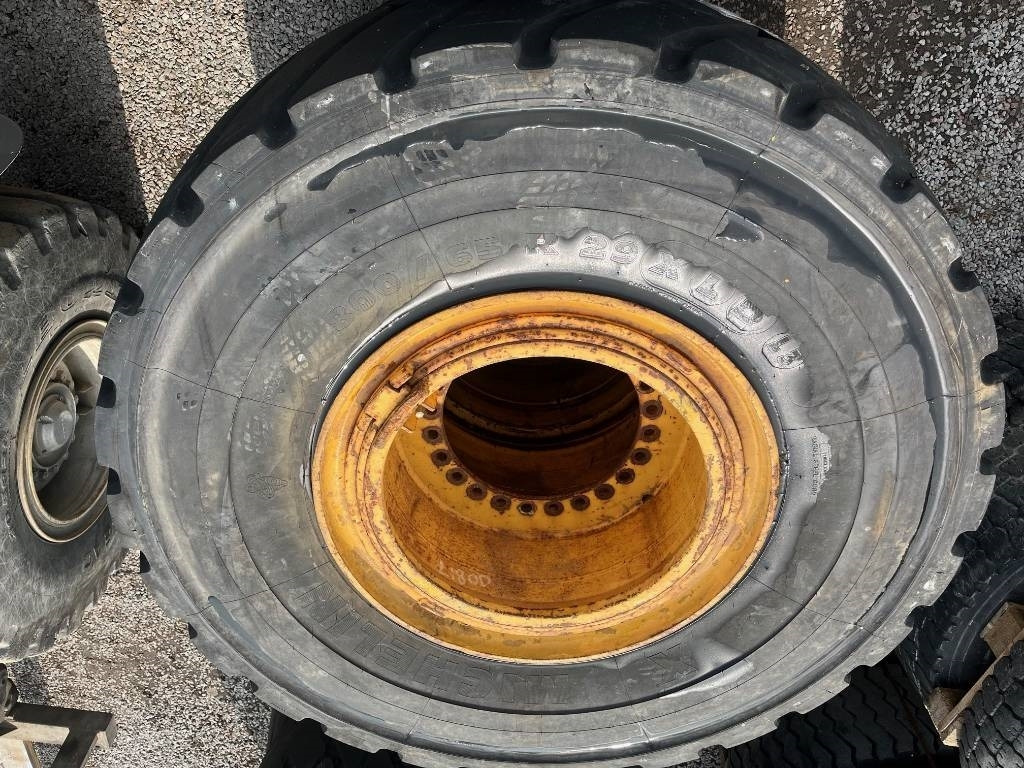 Michelin 800/65R29 XLD Volvo L150 L180 - Complete wiel: afbeelding 5 Michelin 800/65R29 XLD Volvo L150 L180 - Complete wiel: afbeelding 5