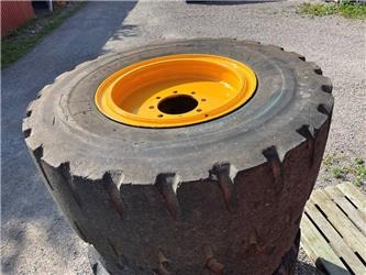 Volvo L50E D C B Wheels Solids / Punkteringsfria 17,5-25 - Band voor Bouwmachine: afbeelding 1 Volvo L50E D C B Wheels Solids / Punkteringsfria 17,5-25 - Band voor Bouwmachine: afbeelding 1