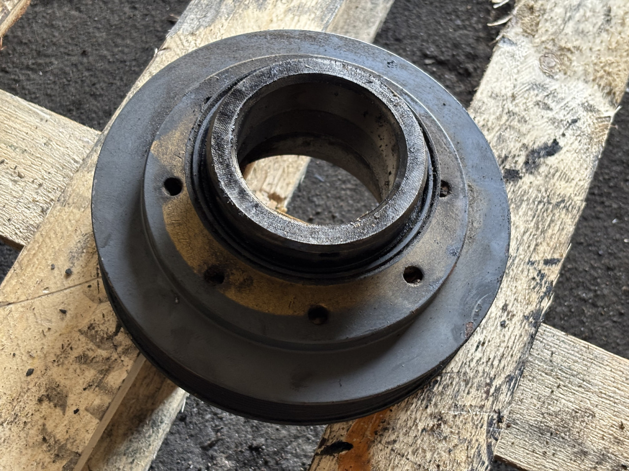 CAT Caterpillar C9 153-1036 Koło pasowe wału korbowego z 8 rowkami 1531036 - Motor en onderdelen voor Landbouwmachine: afbeelding 2 CAT Caterpillar C9 153-1036 Koło pasowe wału korbowego z 8 rowkami 1531036 - Motor en onderdelen voor Landbouwmachine: afbeelding 2