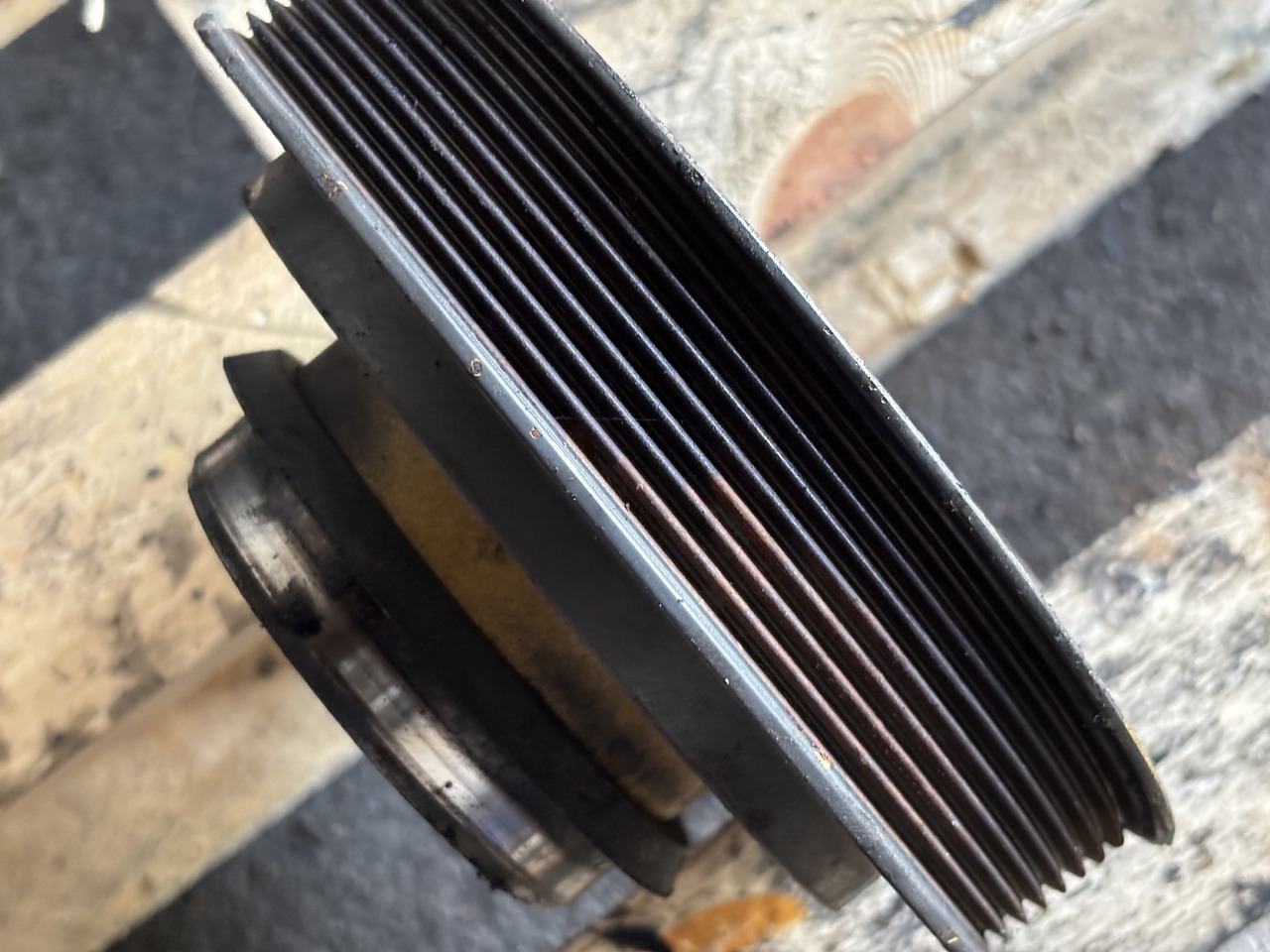 CAT Caterpillar C9 153-1036 Koło pasowe wału korbowego z 8 rowkami 1531036 - Motor en onderdelen voor Landbouwmachine: afbeelding 3 CAT Caterpillar C9 153-1036 Koło pasowe wału korbowego z 8 rowkami 1531036 - Motor en onderdelen voor Landbouwmachine: afbeelding 3