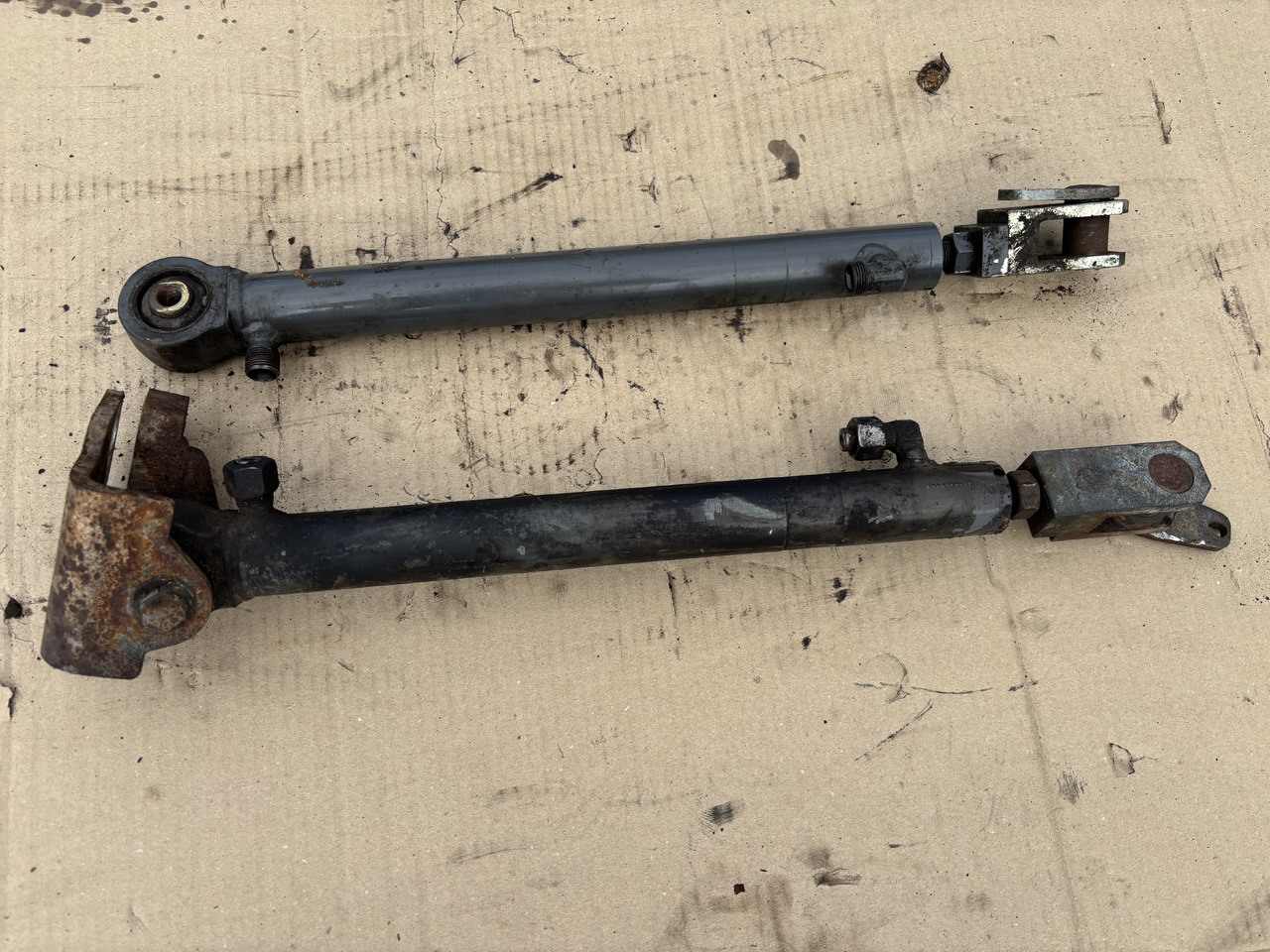 Claas Jaguar 970 siłowniki hydrauliczne - Hydraulische cilinder voor Landbouwmachine: afbeelding 1 Claas Jaguar 970 siłowniki hydrauliczne - Hydraulische cilinder voor Landbouwmachine: afbeelding 1