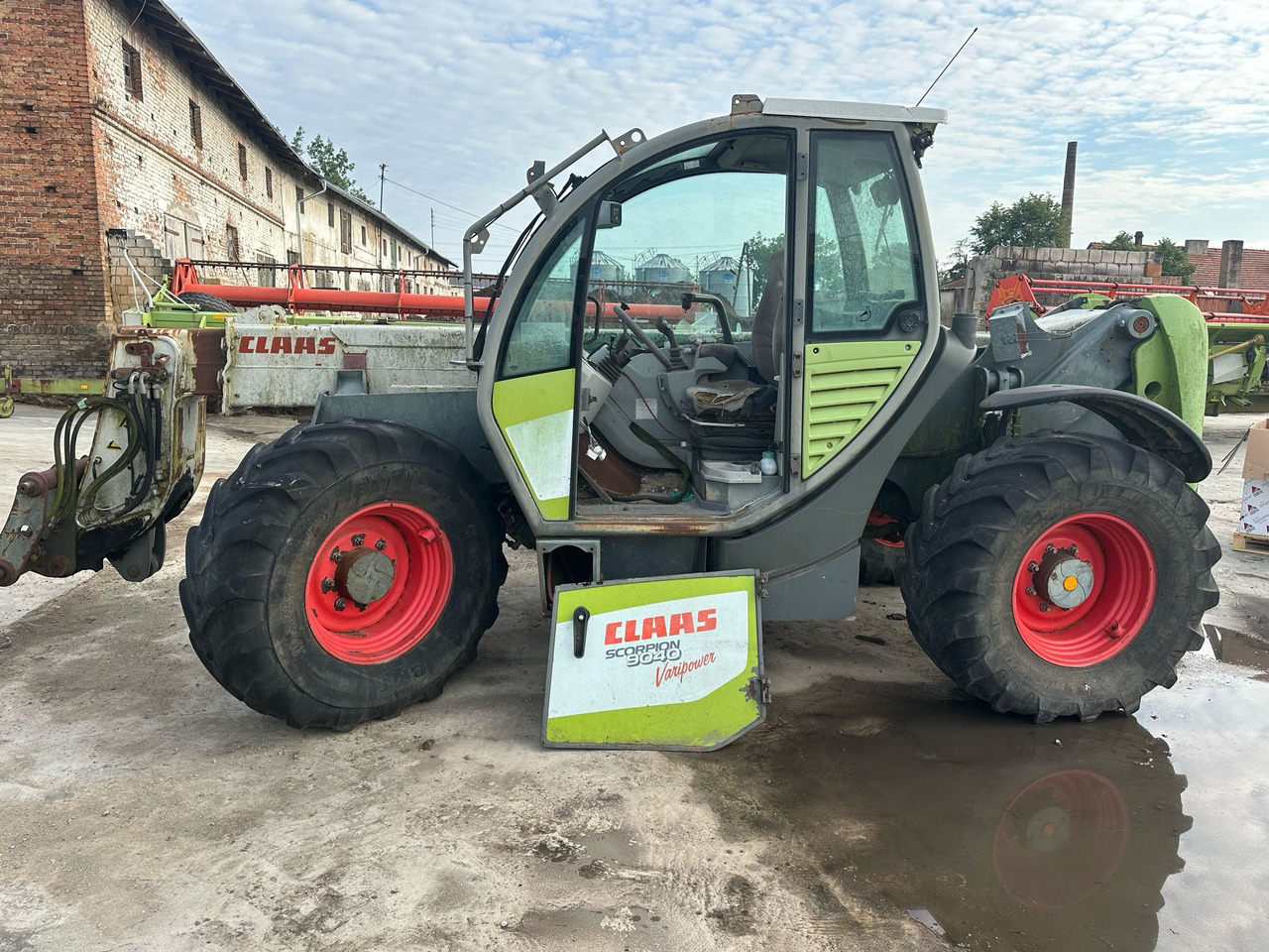 Claas Scorpion 9040 Variopower - tłumik wydech - Geluiddemper voor Landbouwmachine: afbeelding 1 Claas Scorpion 9040 Variopower - tłumik wydech - Geluiddemper voor Landbouwmachine: afbeelding 1