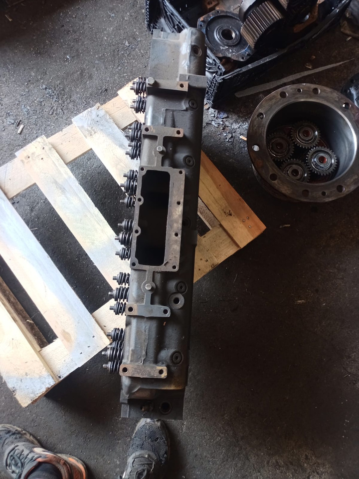 Claas Xerion Cat C9 - głowica cylindrów 2134360 213-4360 332-3619 - Cilinderkop voor Landbouwmachine: afbeelding 2 Claas Xerion Cat C9 - głowica cylindrów 2134360 213-4360 332-3619 - Cilinderkop voor Landbouwmachine: afbeelding 2