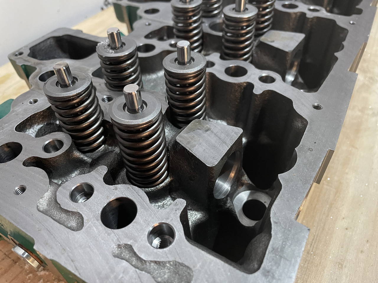 Deutz TCD2013L64V - głowica cylindrów kompletna NOWA 040129201306 - Cilinderkop voor Landbouwmachine: afbeelding 4 Deutz TCD2013L64V - głowica cylindrów kompletna NOWA 040129201306 - Cilinderkop voor Landbouwmachine: afbeelding 4