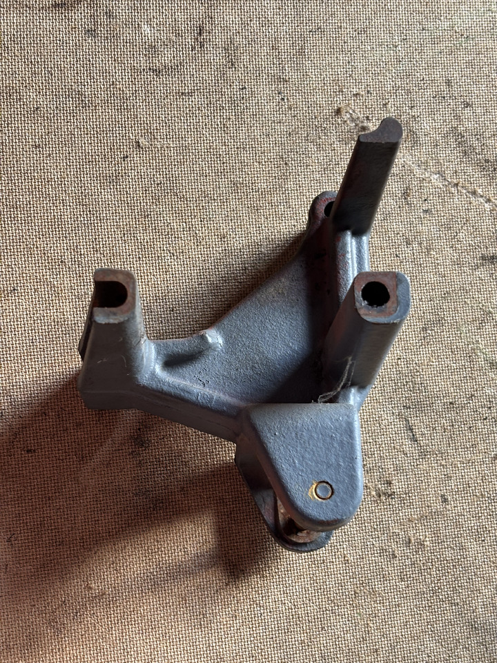 Deutz TD2011 D2011 D2011L04W Uchwyt Alternatora 04102472 04102472R - Dynamo voor Landbouwmachine: afbeelding 3 Deutz TD2011 D2011 D2011L04W Uchwyt Alternatora 04102472 04102472R - Dynamo voor Landbouwmachine: afbeelding 3