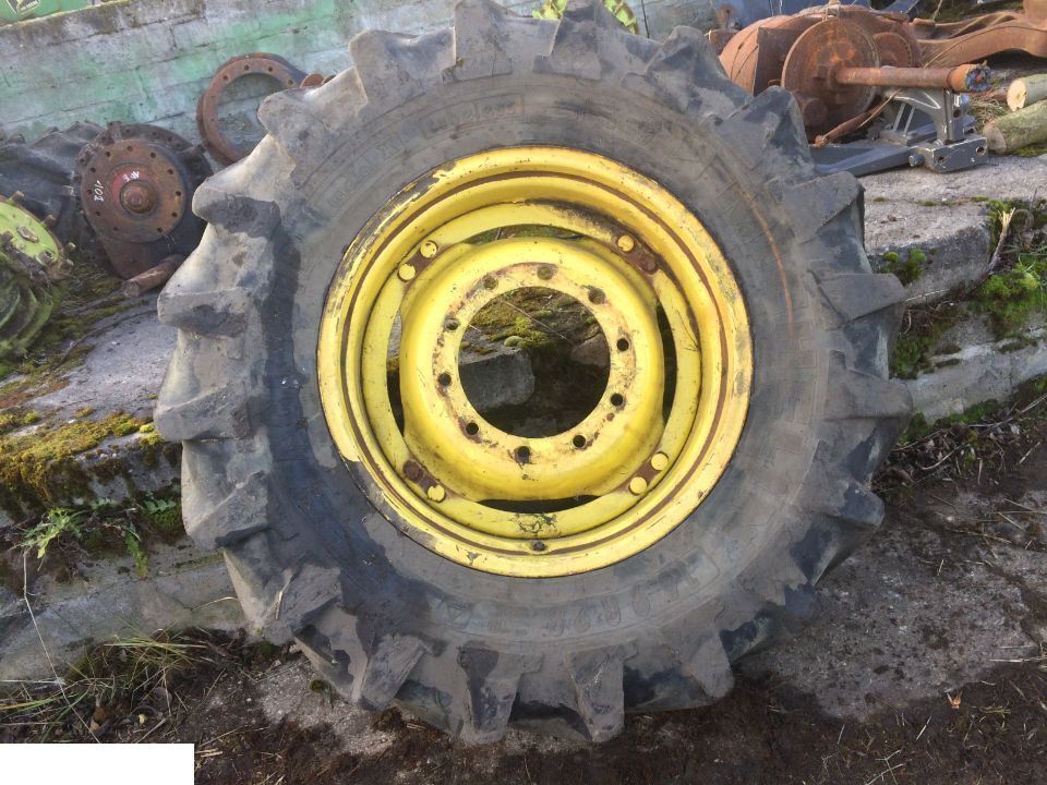 FELGA DW 16x28 John Deere , OPONA MICHELIN 16.9 R 28 - Complete wiel voor Landbouwmachine: afbeelding 1 FELGA DW 16x28 John Deere , OPONA MICHELIN 16.9 R 28 - Complete wiel voor Landbouwmachine: afbeelding 1