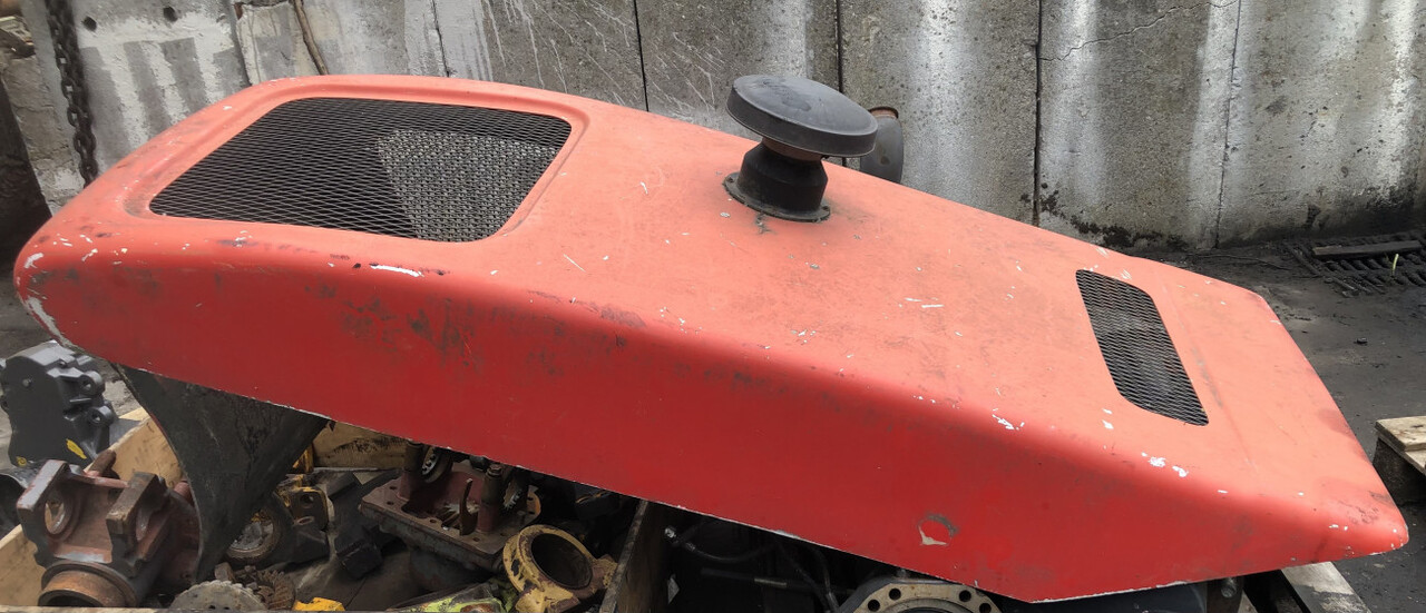 Faresin-maska/pokrywa silnika - Motorkap voor Landbouwmachine: afbeelding 1 Faresin-maska/pokrywa silnika - Motorkap voor Landbouwmachine: afbeelding 1