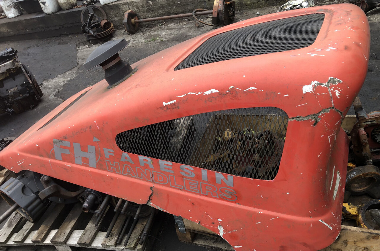 Faresin-maska/pokrywa silnika - Motorkap voor Landbouwmachine: afbeelding 2 Faresin-maska/pokrywa silnika - Motorkap voor Landbouwmachine: afbeelding 2