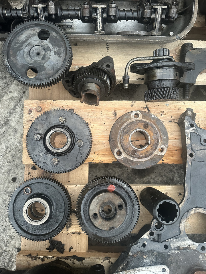 Fiat 780dt Fiat 8045 głowica cylindrów , klawiatura głowicy , rozrząd , części - Cilinderkop voor Landbouwmachine: afbeelding 4 Fiat 780dt Fiat 8045 głowica cylindrów , klawiatura głowicy , rozrząd , części - Cilinderkop voor Landbouwmachine: afbeelding 4