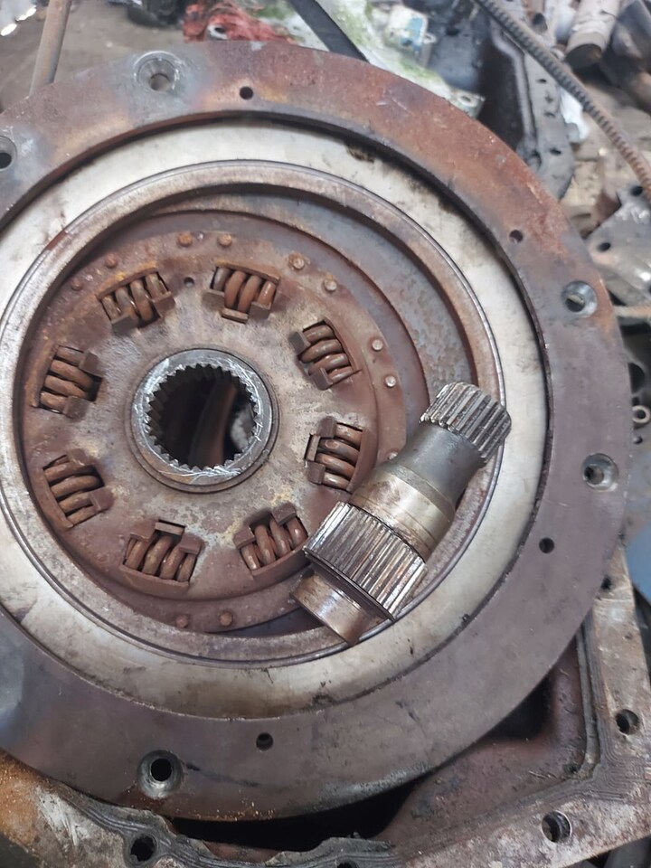 Ford 8730 Powershift sprzęgło - Koppeling en onderdelen voor Tractor: afbeelding 2 Ford 8730 Powershift sprzęgło - Koppeling en onderdelen voor Tractor: afbeelding 2