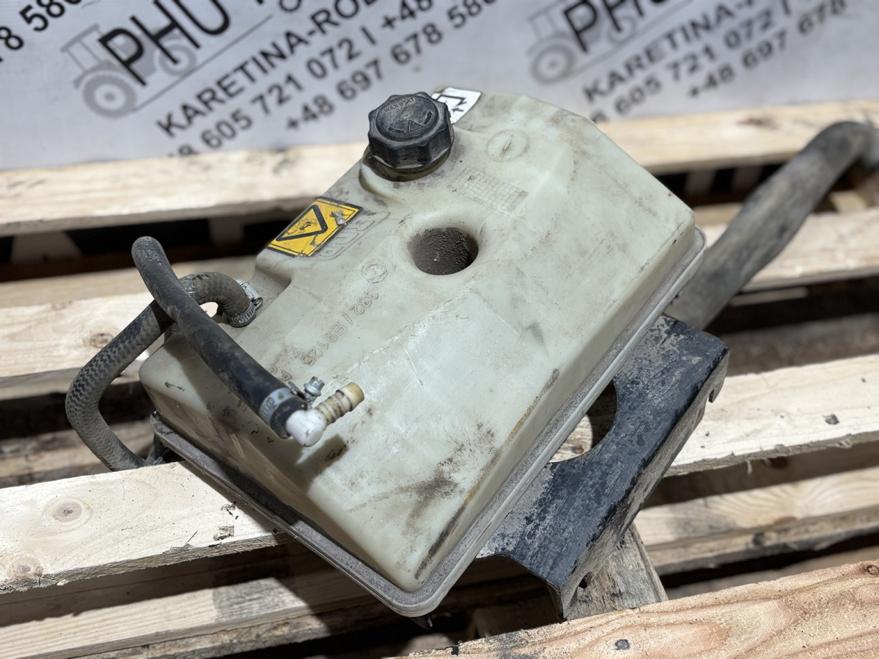 JCB 332/E9125 Zbiornik wyrównawczy płynu chłodniczego - Expansietank voor Bouwmachine: afbeelding 2 JCB 332/E9125 Zbiornik wyrównawczy płynu chłodniczego - Expansietank voor Bouwmachine: afbeelding 2