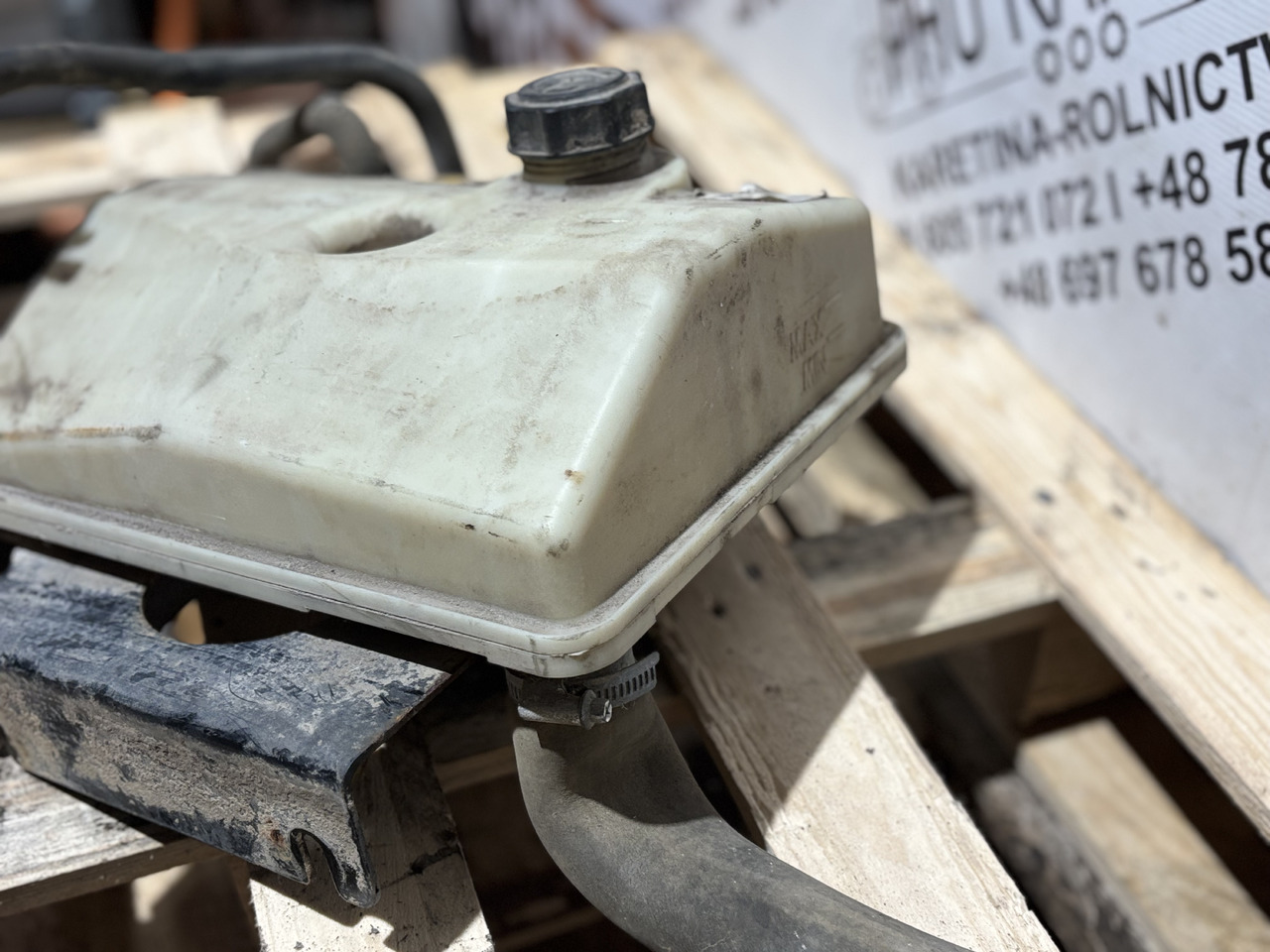 JCB 332/E9125 Zbiornik wyrównawczy płynu chłodniczego - Expansietank voor Bouwmachine: afbeelding 4 JCB 332/E9125 Zbiornik wyrównawczy płynu chłodniczego - Expansietank voor Bouwmachine: afbeelding 4