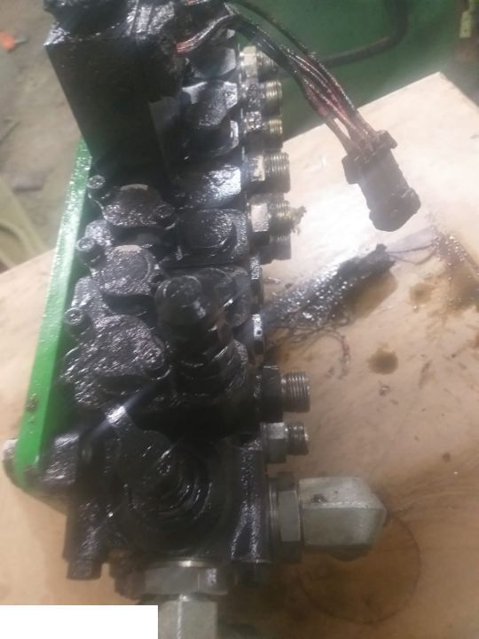 John Deere 3400 - Rozdzielacz - Hydraulisch ventiel voor Verreiker: afbeelding 4 John Deere 3400 - Rozdzielacz - Hydraulisch ventiel voor Verreiker: afbeelding 4