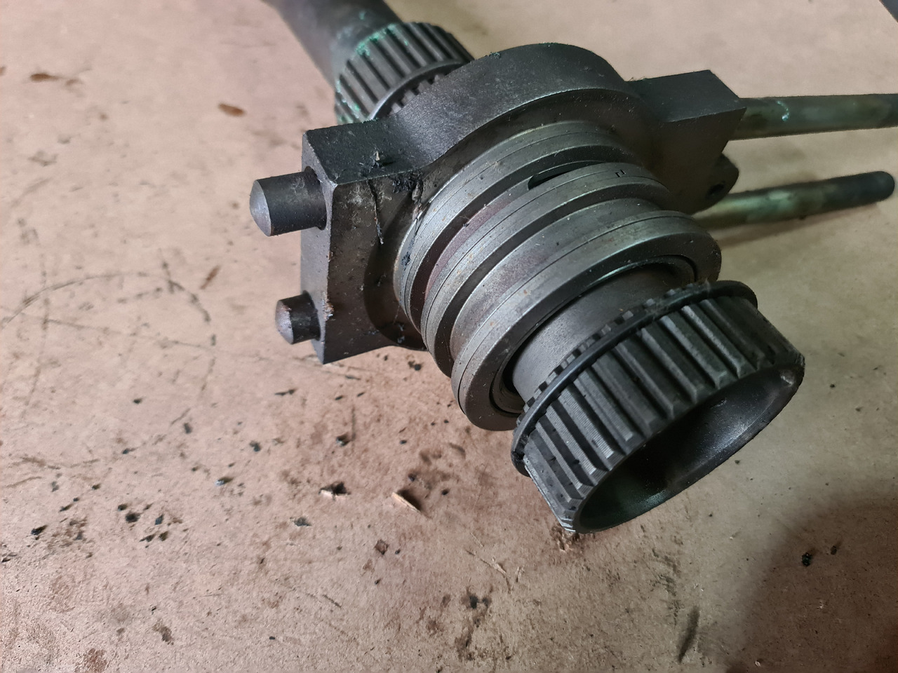 John Deere 4650, 4850 WAŁ NAPĘDOWY R89463 RE35974 R70800 AR94272 - Aandrijfas voor Landbouwmachine: afbeelding 4 John Deere 4650, 4850 WAŁ NAPĘDOWY R89463 RE35974 R70800 AR94272 - Aandrijfas voor Landbouwmachine: afbeelding 4